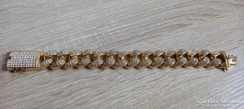 Thick bracelet with gold-plated zirconia stones