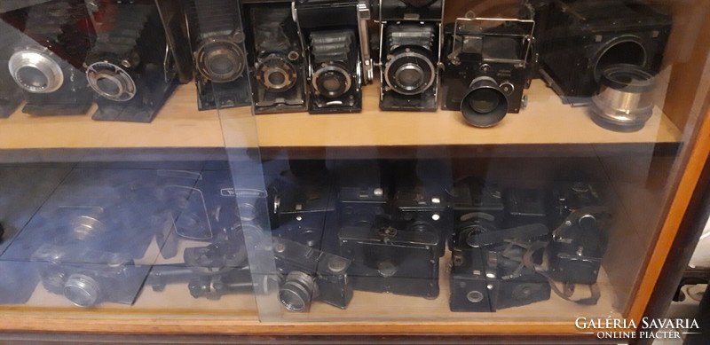A camera collection of 73 pieces. From the early days of photography to the present day