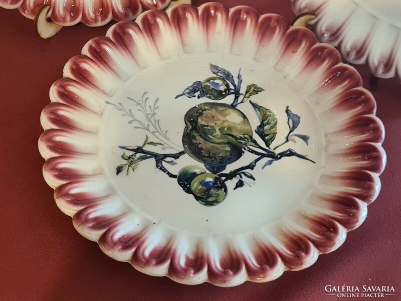 Antik Wilhelmsburg gyümölcsmintás majolika tányérok. Címeres mélynyomott Wilhelmsburg jelzéssel