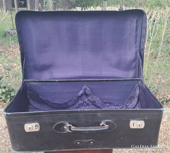 Antik nagyméretű fekete bőrönd
