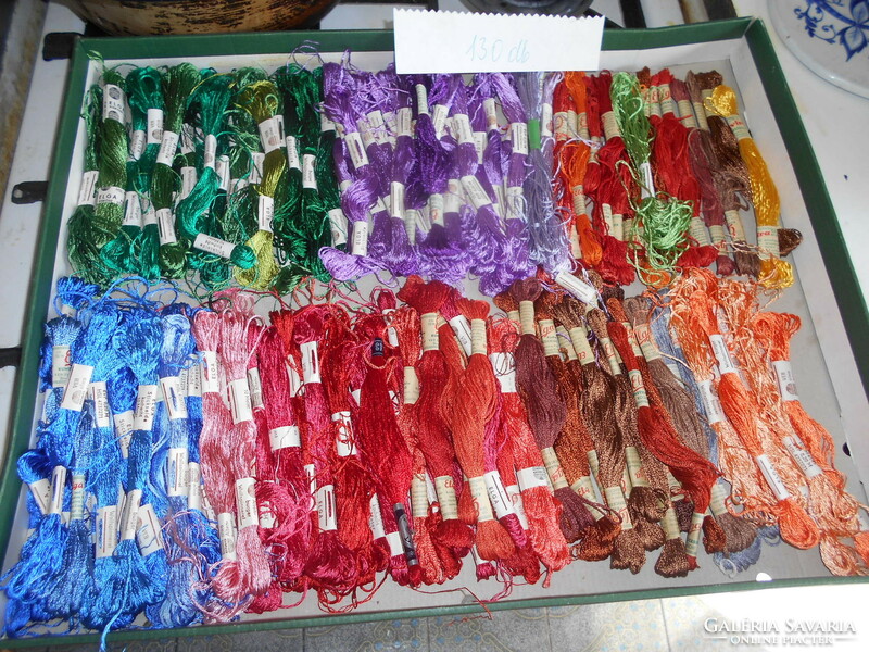 Varrónői hagyatékból 130 motring osztott selyemhímző fonal vegyes színek