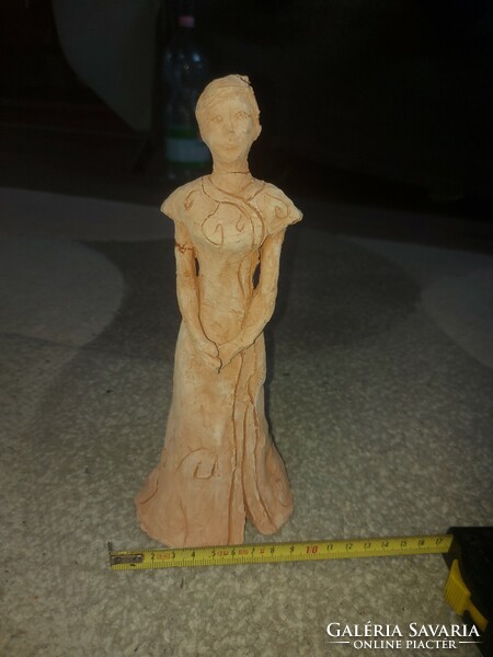 Terrakotta hölgy szobor