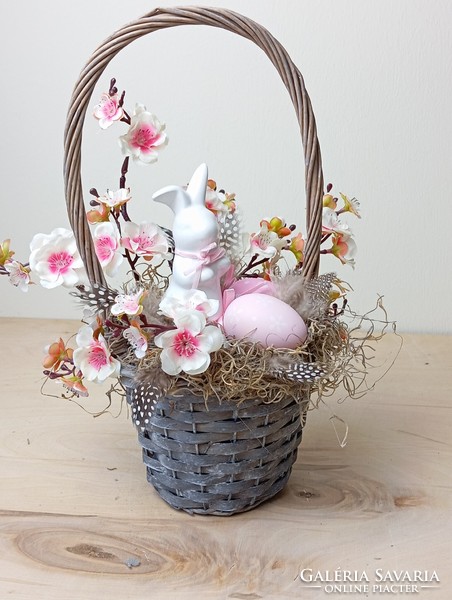 Easter table decoration with bunny and eggs