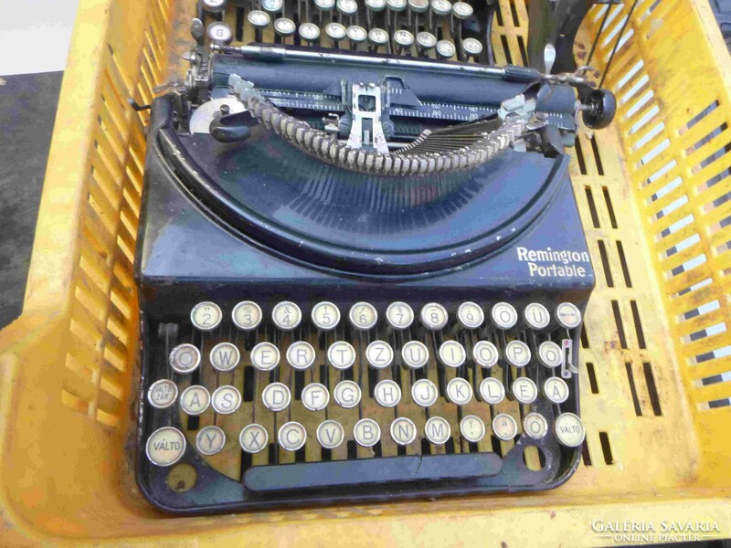4 db régi m. írógép és egy számológép
