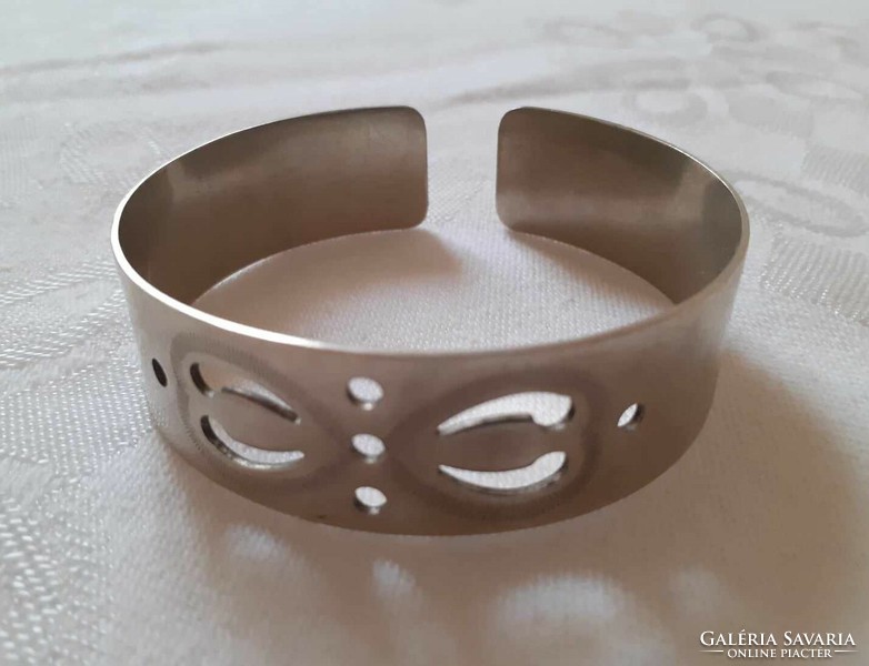 Very nice, open, silver-plated bracelet