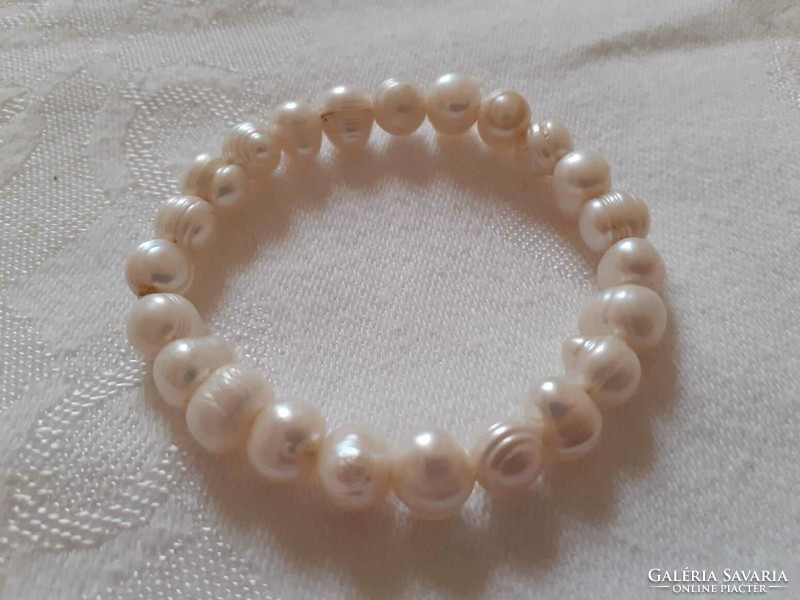 Cultured pearl bracelet