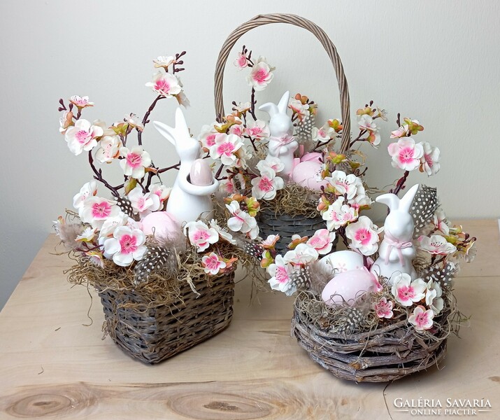 Easter table decoration with bunny and eggs