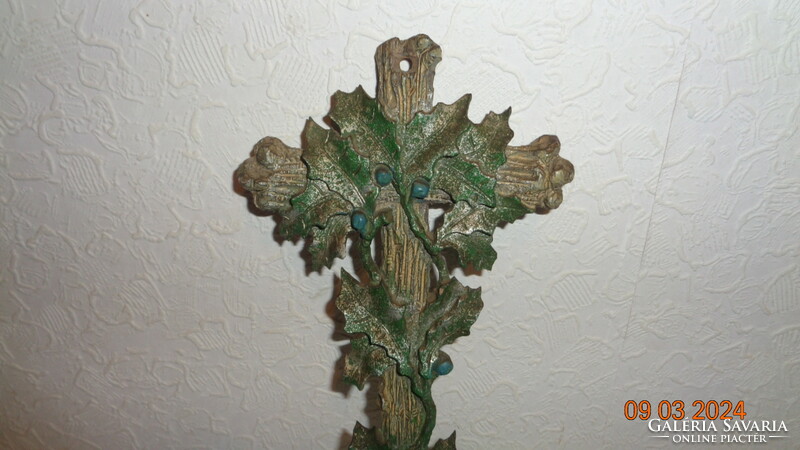 Antique carved crucifix with rising ivy 12 x 25 cm