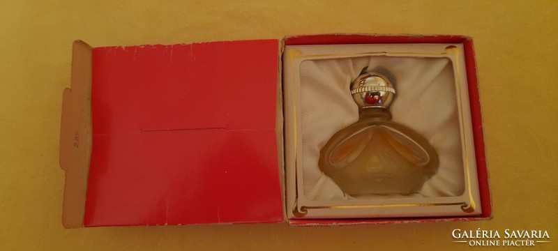 Perfume announcement in Russian original box