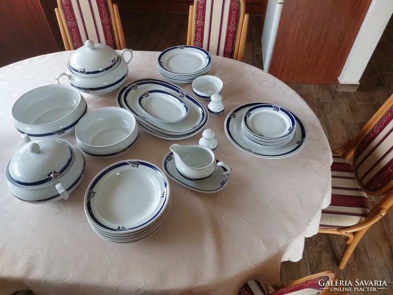 6 Personal Raven House tableware