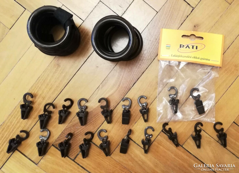 20 curtain rings and 19 curtain clips