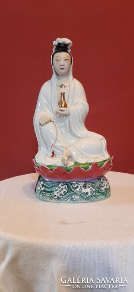 Chinese, original porcelain statue. 25 cm tall Chinese goddess.