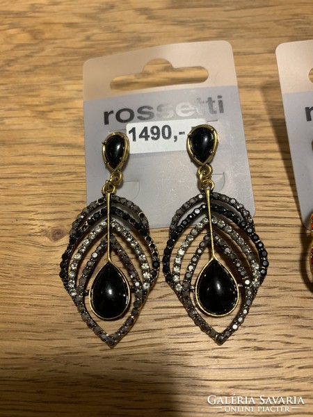 Brand new earrings in 2 colors