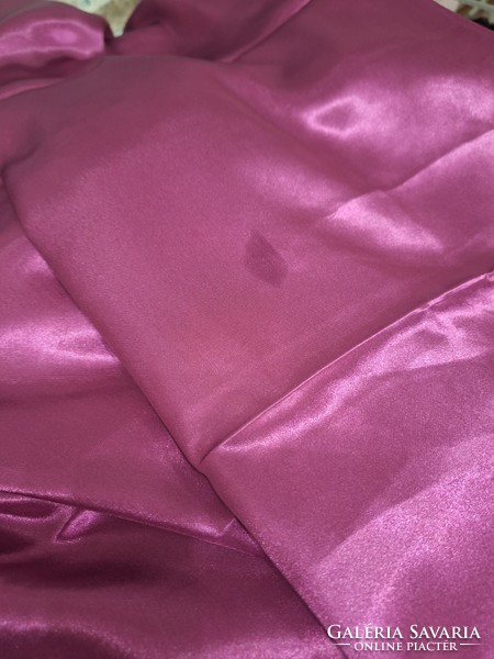 Magenta satin-lined blackout 166 cm wide, 230 cm long