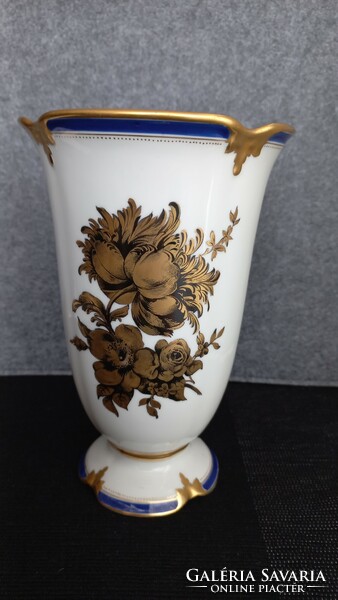 Drasche /original/ porcelain vase, marked with the seal of the master who made the painting.