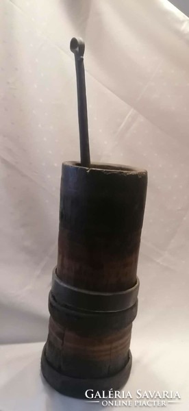 Large wooden mortar, frothing