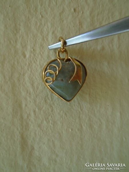 Old but new condition heart-shaped pendant made of original Canadian jade stone in a gold-plated socket