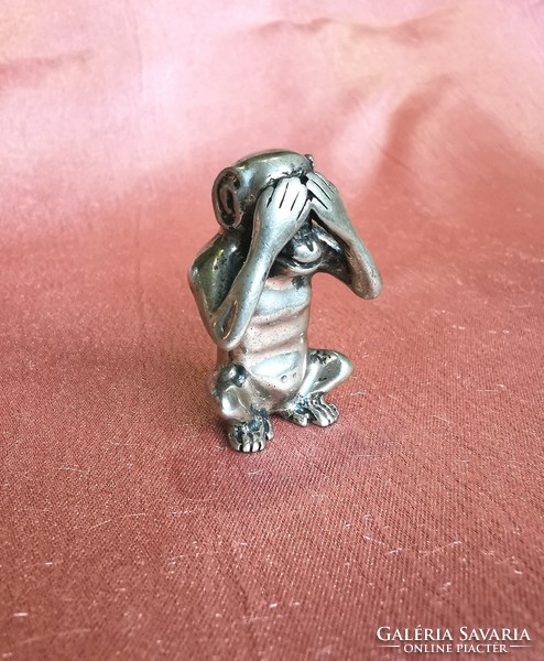 Ezüst miniatűr majom