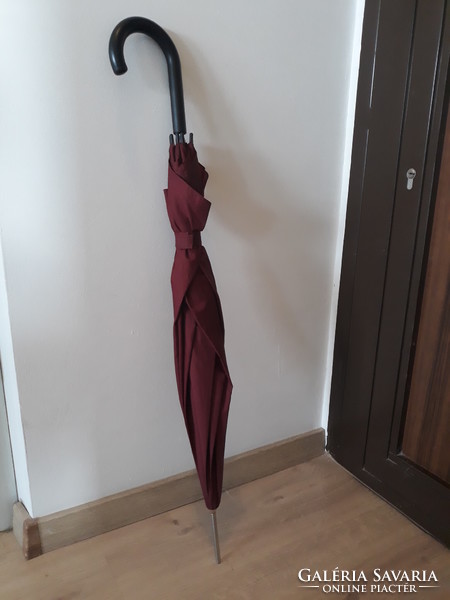 Large semi-automatic burgundy umbrella