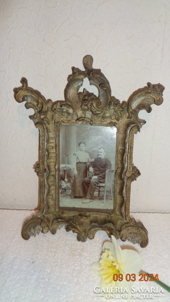 Carved baroque picture frame 22 x 30 cm, inside it is a contemporary couple