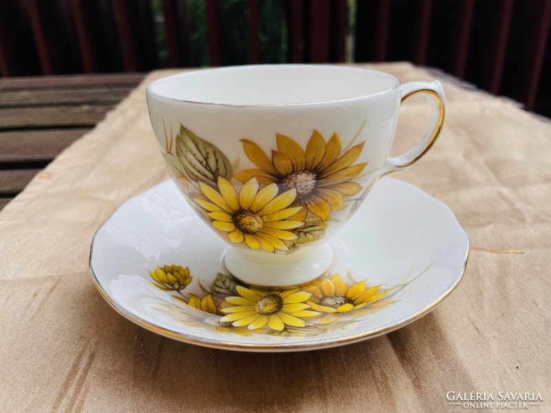 Vintage napraforgómintás Bone China Queen Anne angol teáscsésze aljjal