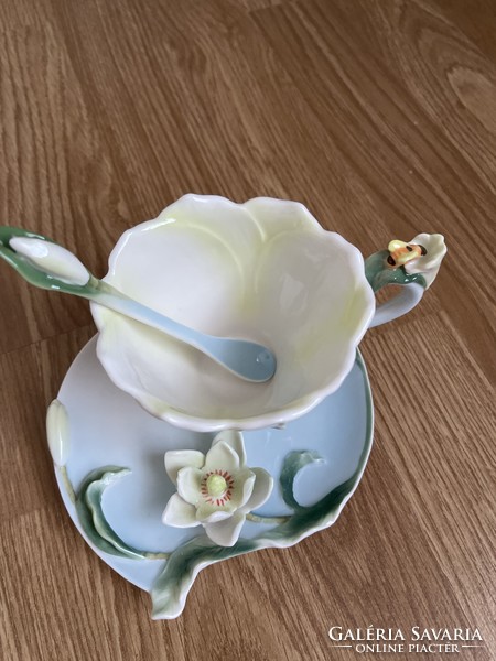 Dreamy tea set decorated with hand-painted plastic flowers and bees
