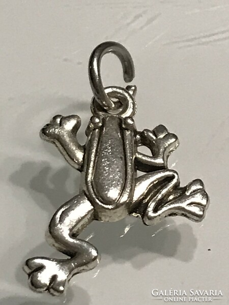 Silver-plated frog-shaped pendant, 3 cm long