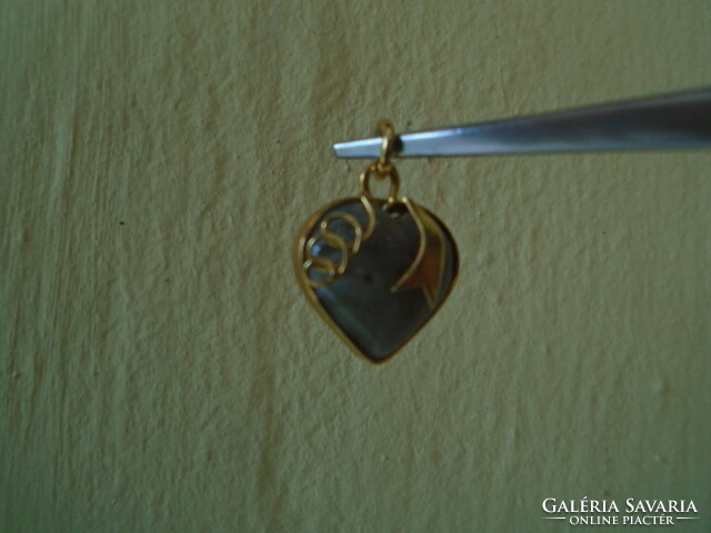 Régi, de új állapotú, eredeti kanadai jade kőből készült szív alakú medál aranyba mártott foglalatba