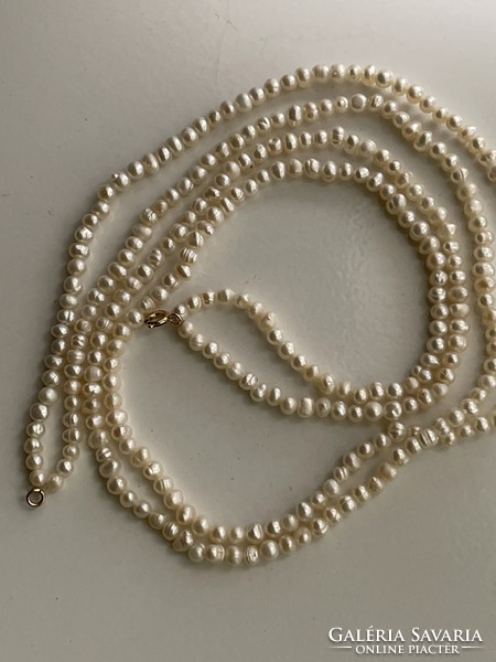 True true pearl long 52.5 Cm double row, 14 kr. With gold clasp
