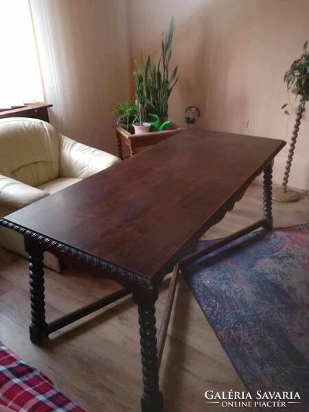 Colonial table with drawers