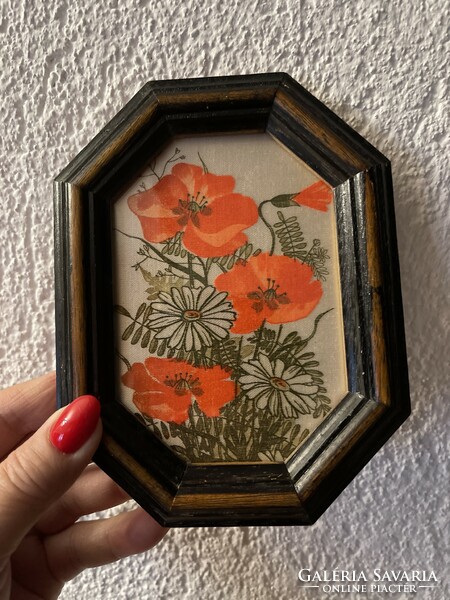 Fairy silk picture with poppies and daisies in an octagonal wooden frame.