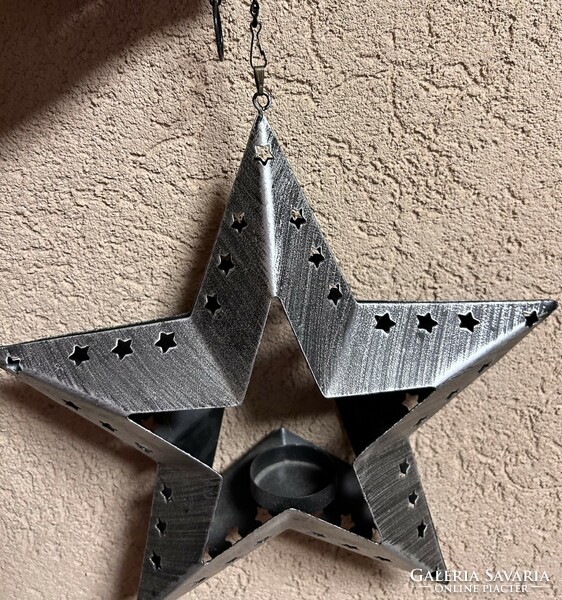 Metal hanging candle holder