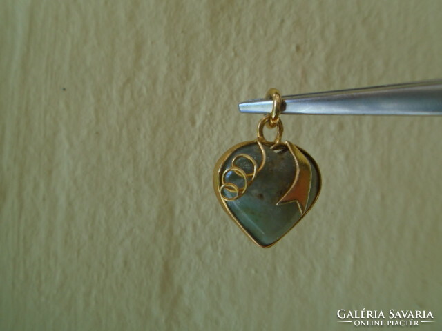 Old but new condition heart-shaped pendant made of original Canadian jade stone in a gold-plated socket