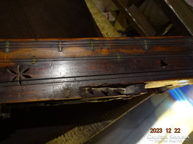 Antique carved 'foe's head' zither (folk instrument)