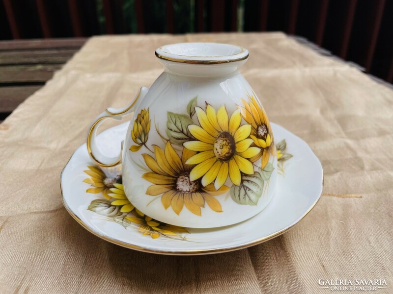 Vintage sunflower pattern Bone China Quee Anne English tea cup with saucer
