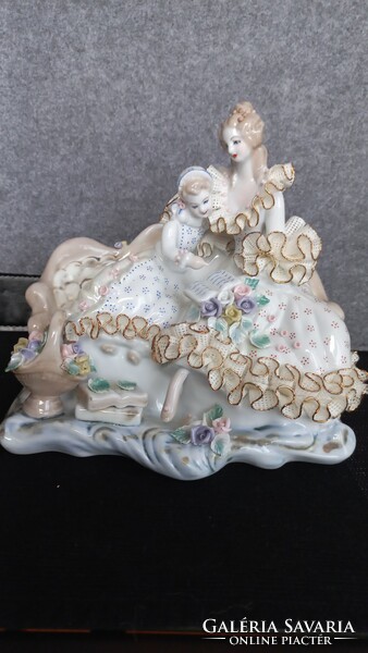 Vintage apulum lucru manual Romanian figural porcelain, handmade, marked, numbered.