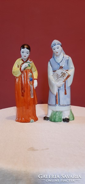 A real rarity. Kndk - (North Korea) original marked statue pair. They are 17 and 18 cm high.