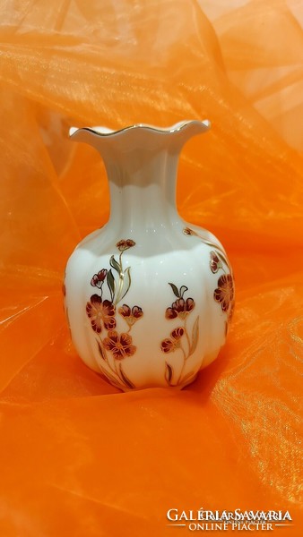 Zsolnay porcelán ,gerezdes váza.