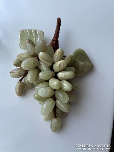 Beautiful large onyx parent cluster with leaves.