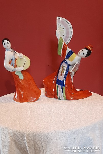 North Korea - (Kndk) is a real rarity. 2 Porcelain statue of a lady with drum and fan. Marked manual fe