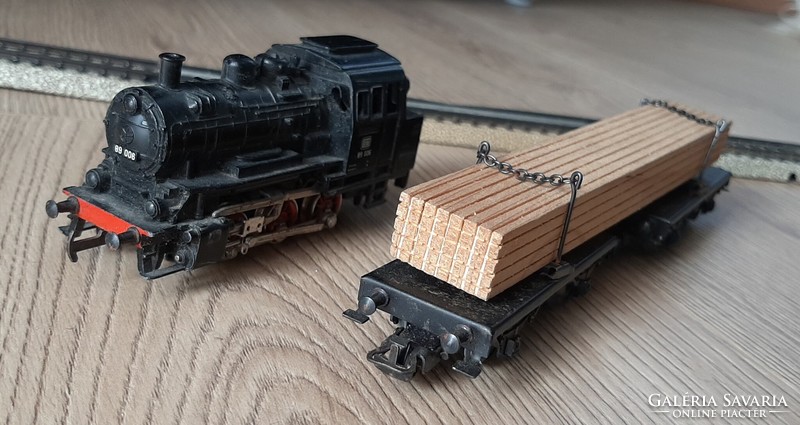 H0 Märklin modellvasut(mozdony + dupla rönkszállito vagon + sin