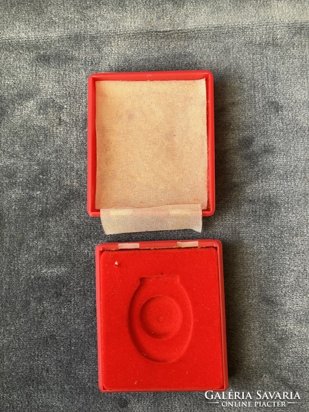 Kiváló Határőr kitüntetés miniatűrrel dobozában