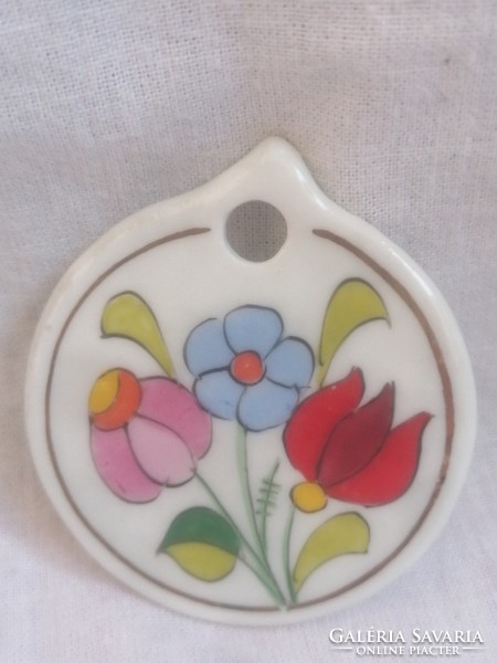 2 porcelain pendants with a Kalocsa pattern