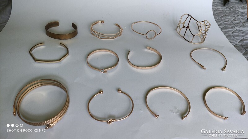 Metal bracelets in different gold colors, 12 pieces at a price per piece