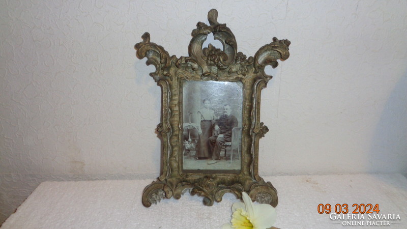 Carved baroque picture frame 22 x 30 cm, inside it is a contemporary couple