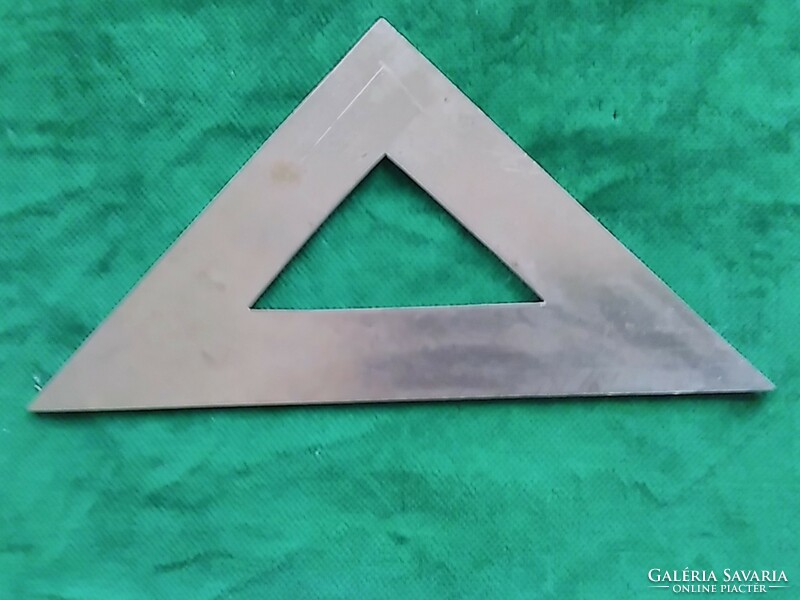 Antik iskolai eszköz, fém háromszög