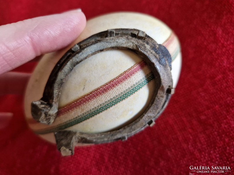 Horseshoe antique egg 9 cm