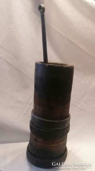 Large wooden mortar, frothing