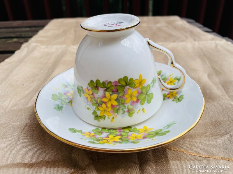 Vintage sárga virágmintájú Bone China Queen Anne angol teáscsésze aljjal