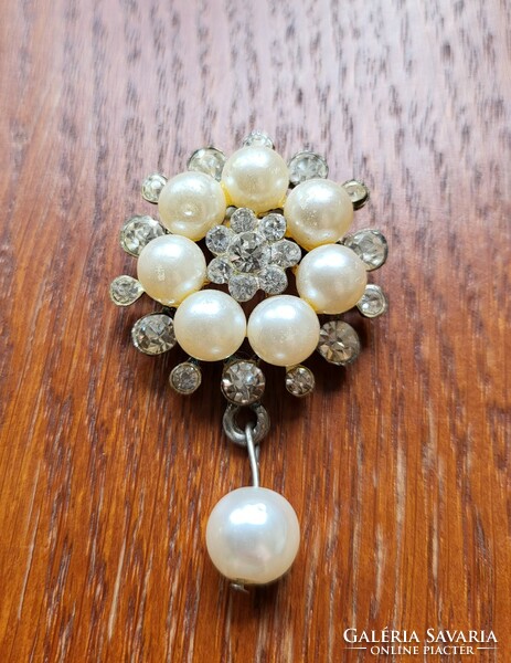 Pearl stone brooch pearl stone